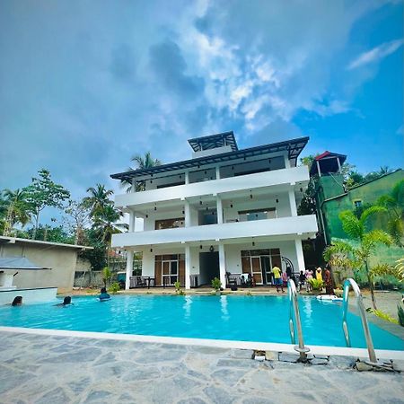 Dk Zur Einkehr Hotel อาฮานกามา ภายนอก รูปภาพ