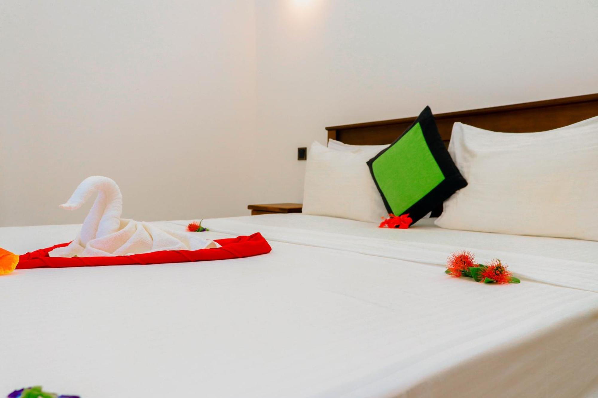 Dk Zur Einkehr Hotel อาฮานกามา ภายนอก รูปภาพ