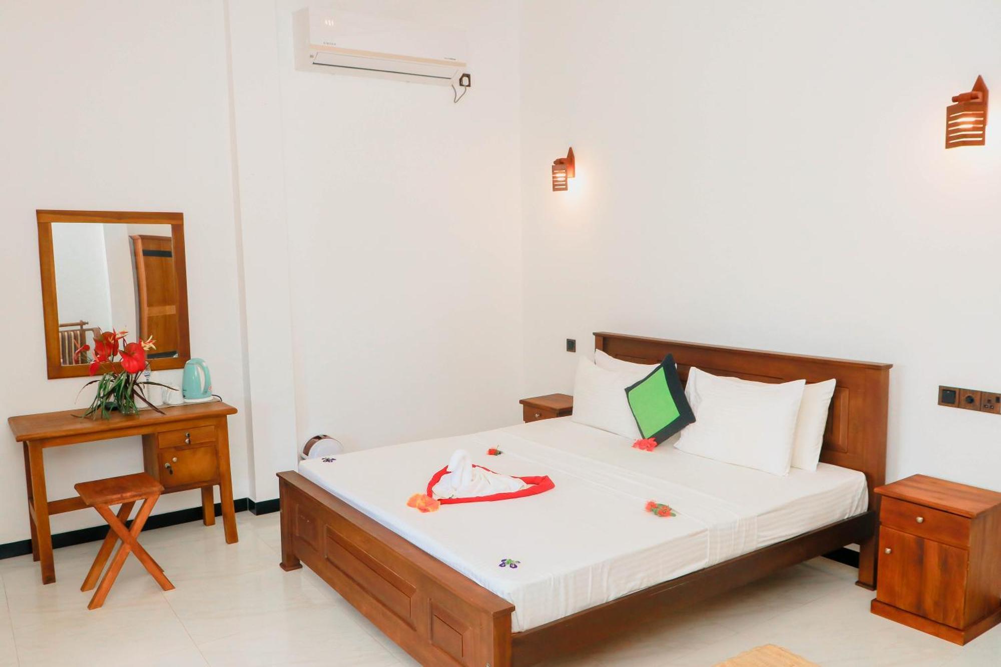 Dk Zur Einkehr Hotel อาฮานกามา ภายนอก รูปภาพ