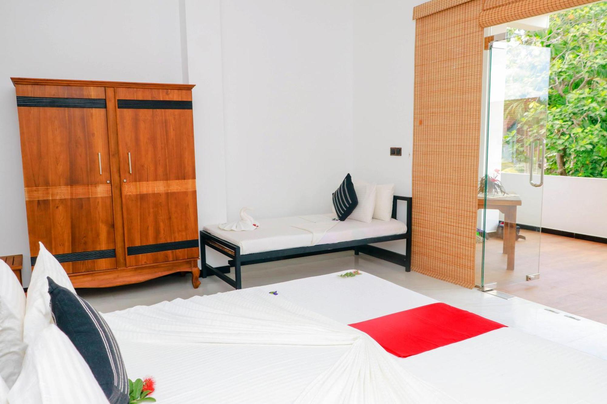 Dk Zur Einkehr Hotel อาฮานกามา ภายนอก รูปภาพ